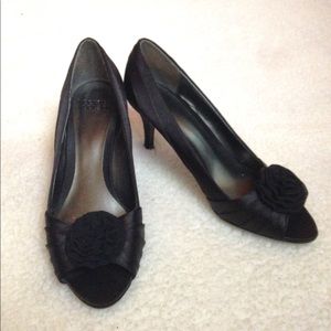 Mootsies Tootsies Black Fabric Peep Toe Pumps